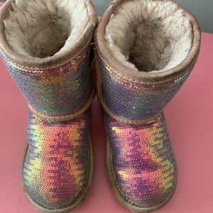 Very stylish sequin Ugg’s 🤍